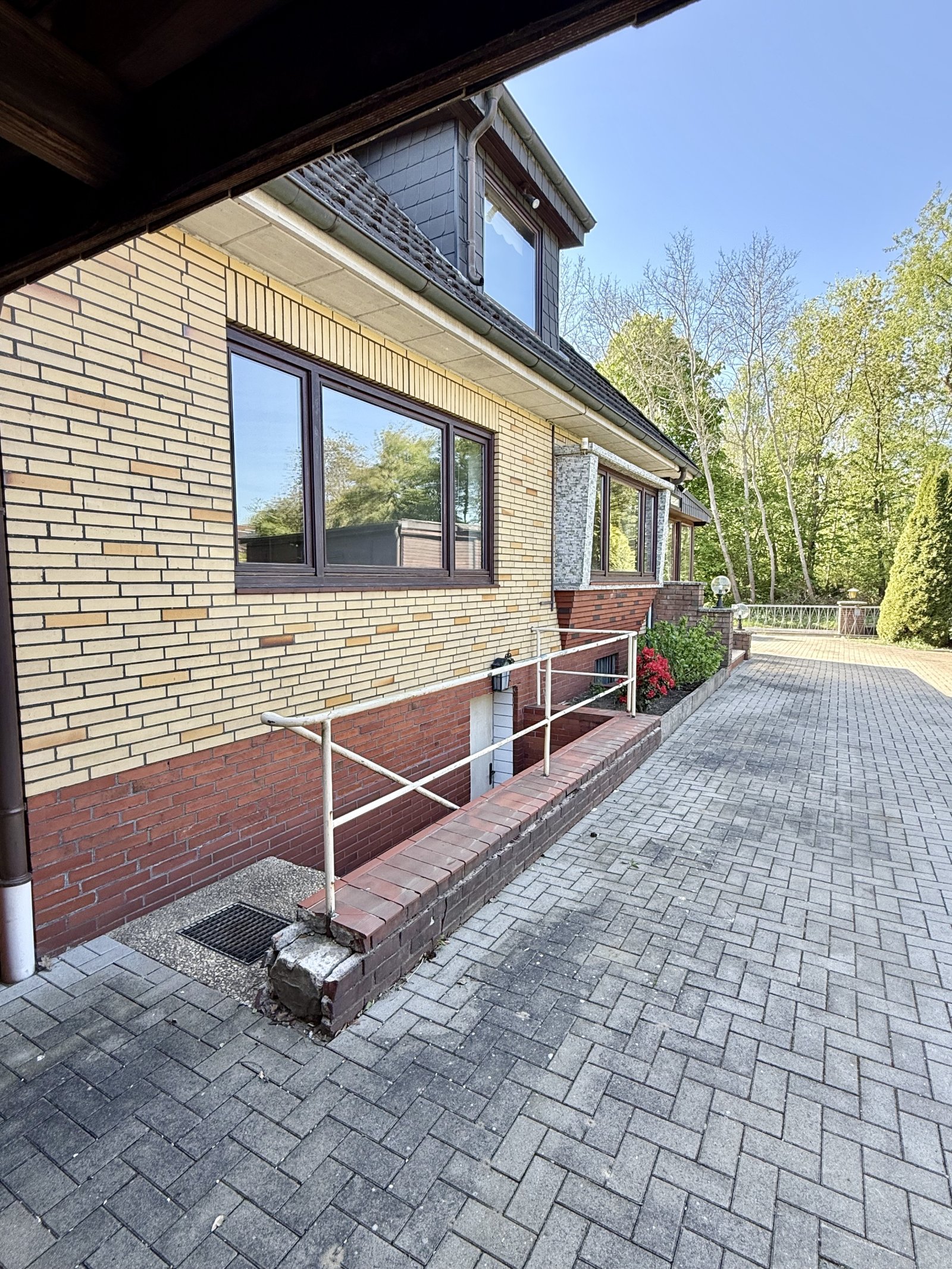 VERMITTELT - Großzügiges Einfamilienhaus in Quickborn - vielseitig nutzbar für Wohnen und Arbeiten