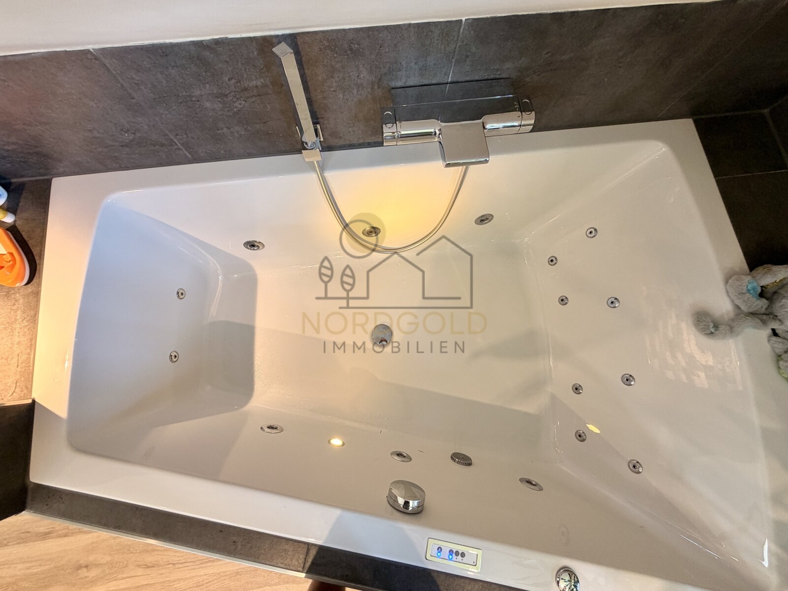 Luxuriöses Traumhaus mit Wellnessgarten und viel Platz
