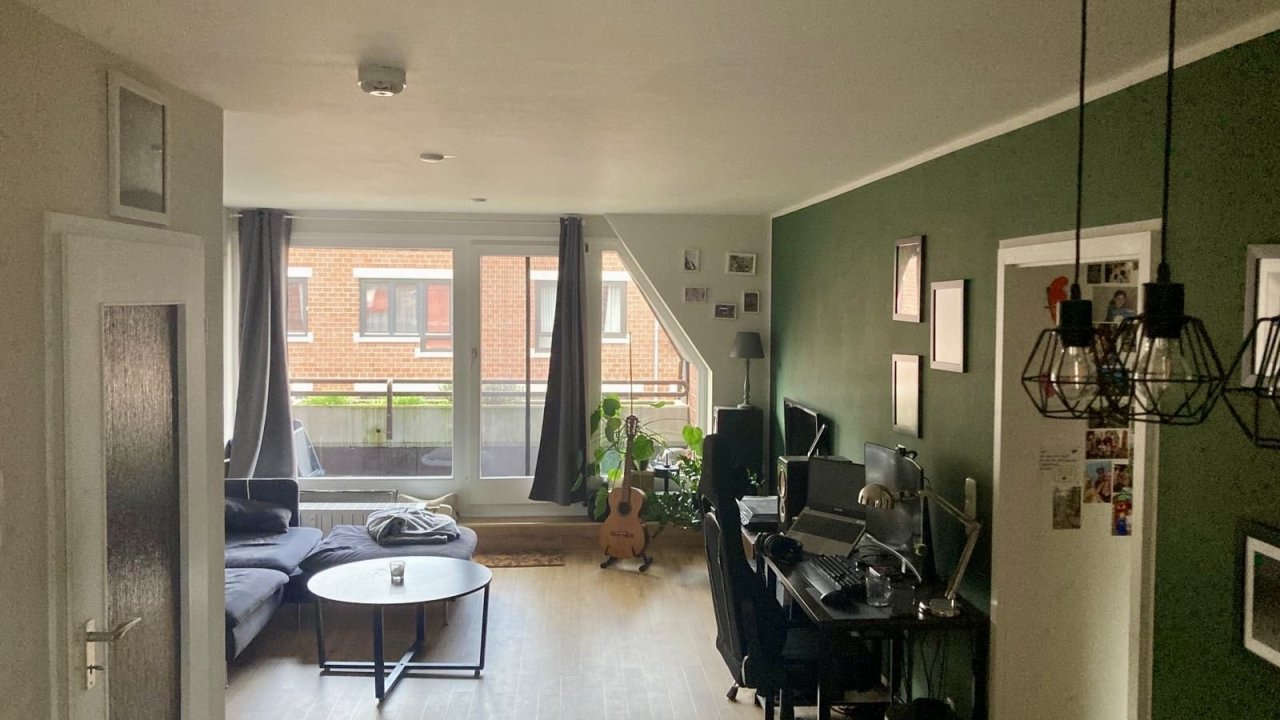 helles, großzügiges Wohnzimmer