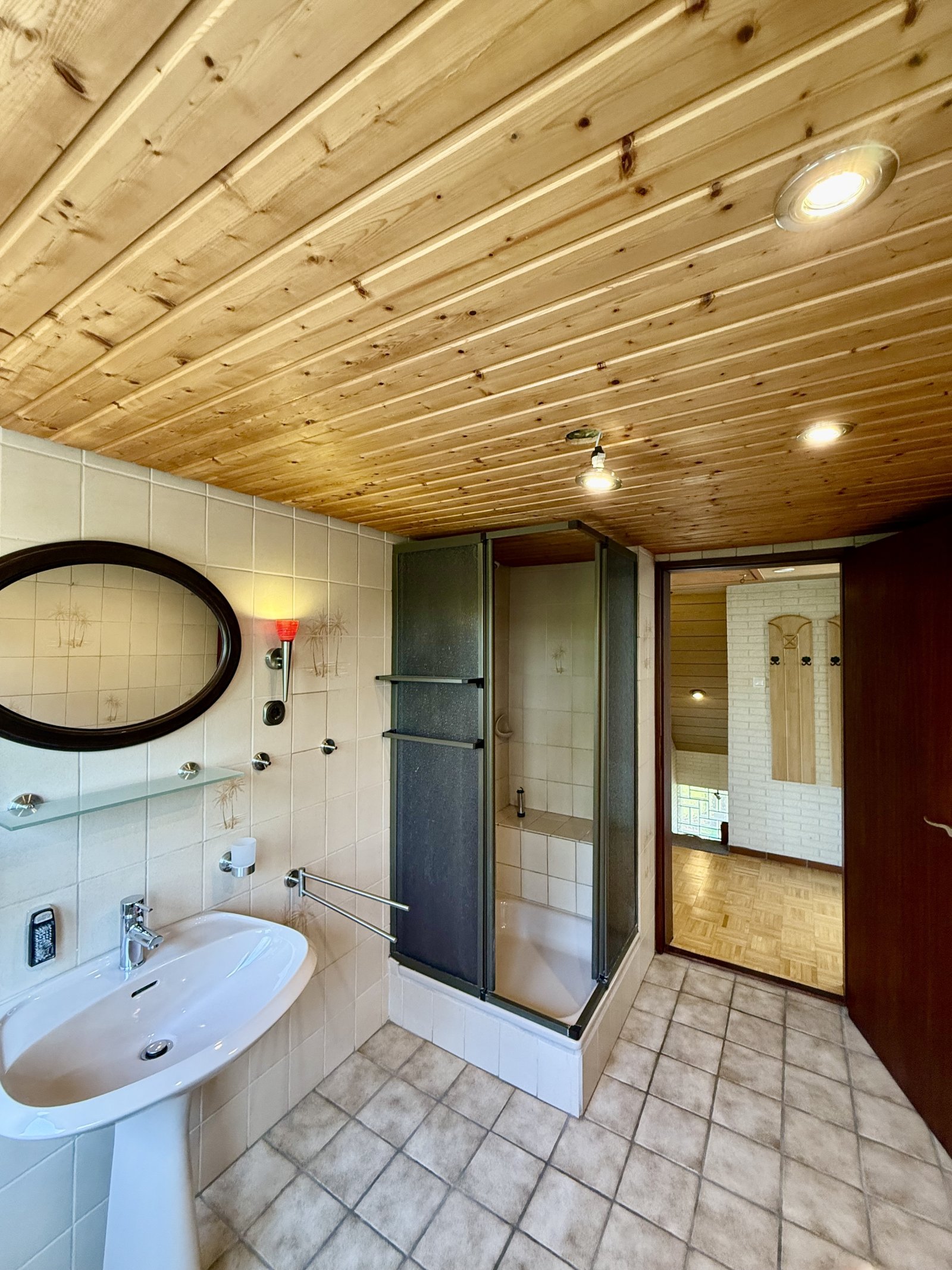 Gäste-WC mit Dusche