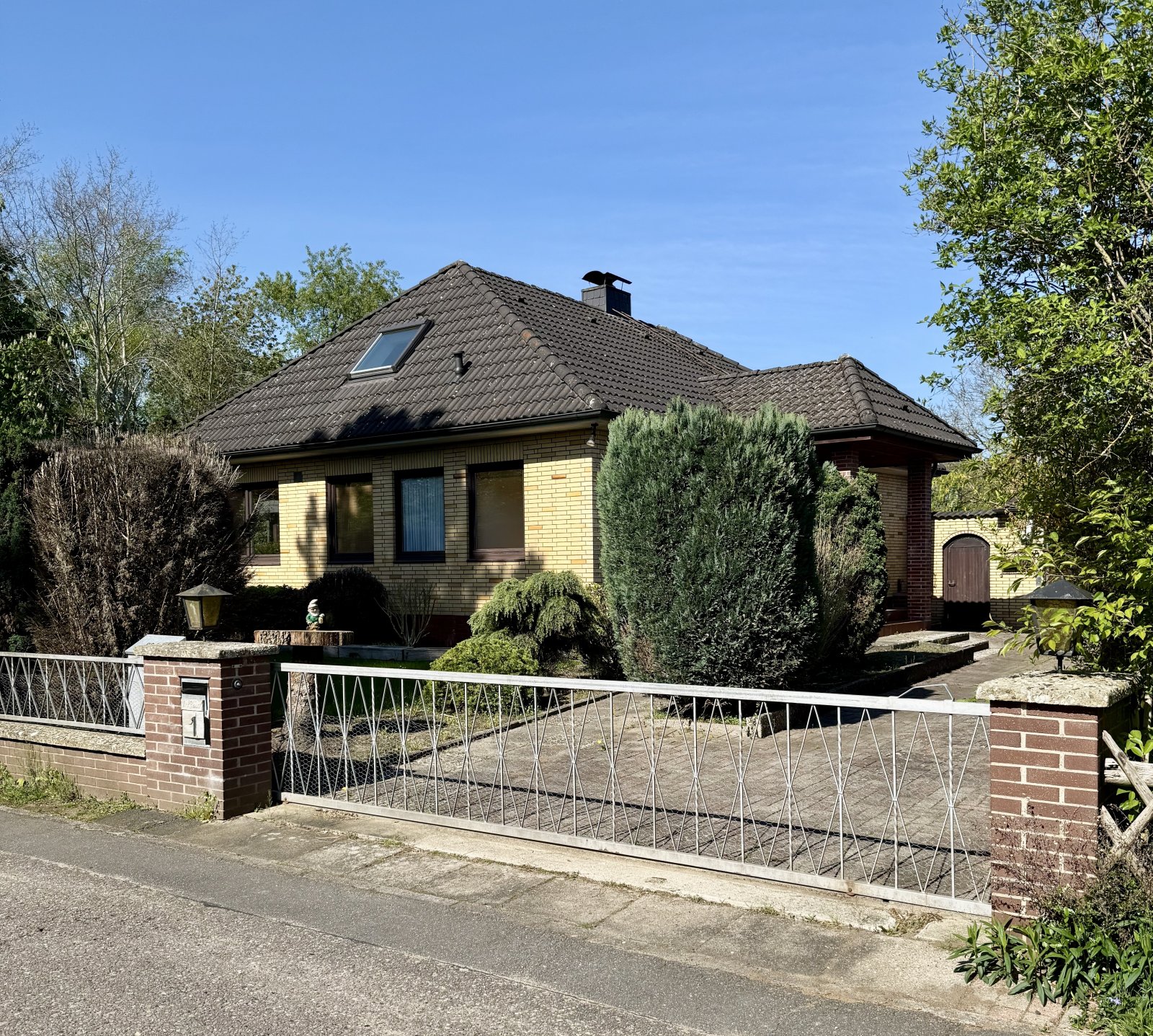 Charmantes Einfamilienhaus mit großzügigem Vorgarten